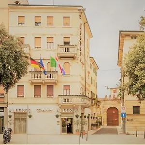 ** Hotell Trento Italien