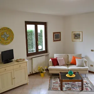 https://in-centro-a-torri-del-benaco.hotelinveneto.com
