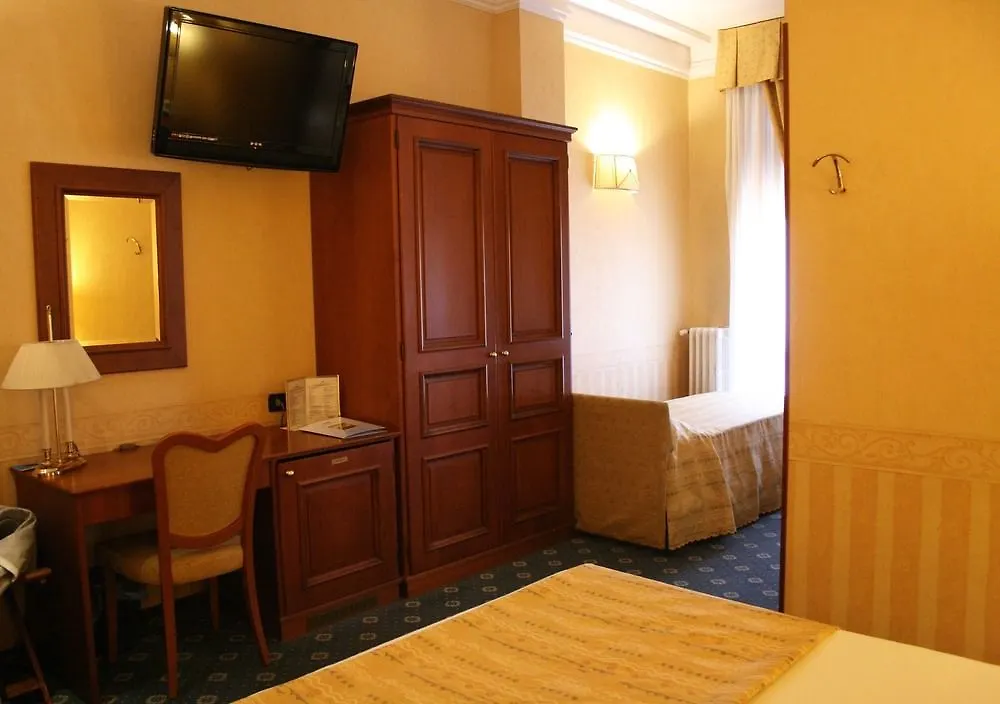 Lancaster Hotel Milan 3*,  Italy